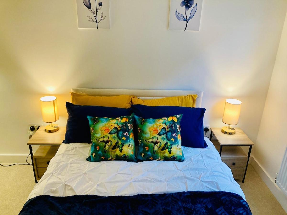 2 Bedroom Luxury Apartment! Center With Free Parking! * Derby