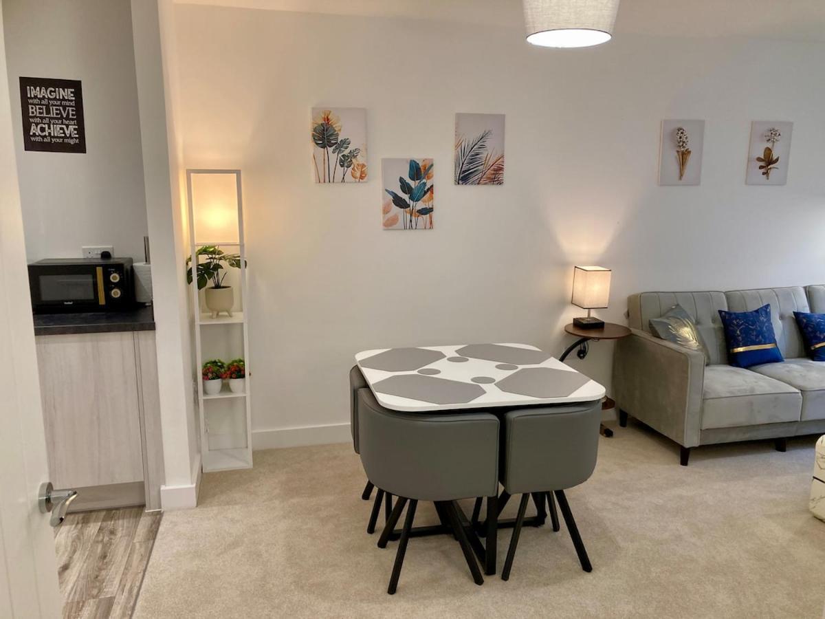 Apartment 2 Bedroom Luxury Apartment! Center With Free Parking! Derby