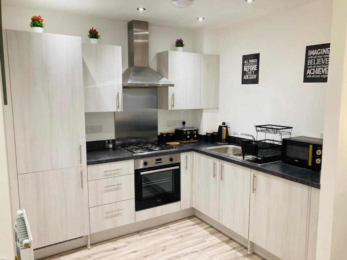 2 Bedroom Luxury Apartment! Center With Free Parking! Apartment