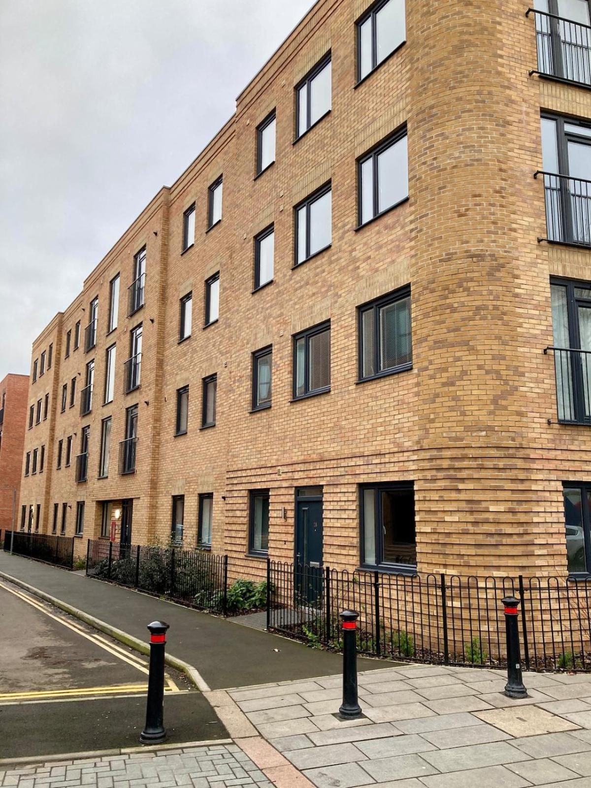 Apartment 2 Bedroom Luxury Apartment! Center With Free Parking!