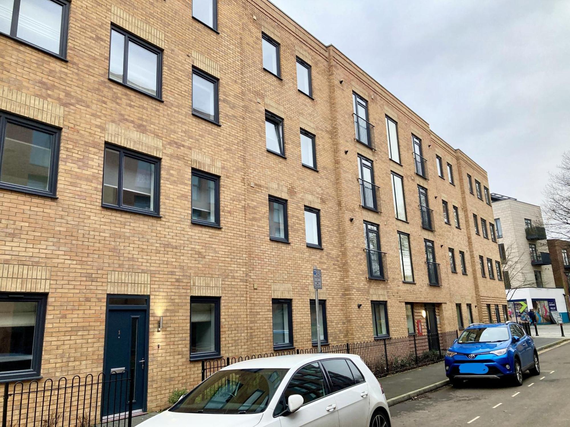 2 Bedroom Luxury Apartment! Center With Free Parking! Apartment Derby