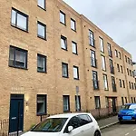 2 Bedroom Luxury Apartment! City Center With Free Parking!