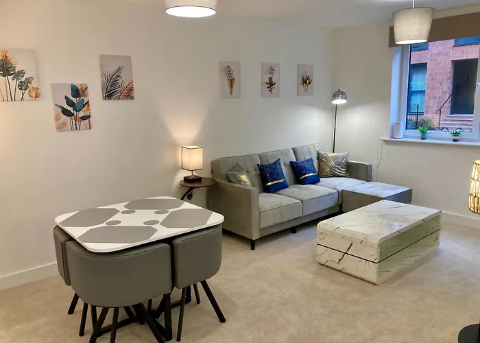 2 Bedroom Luxury Apartment! City Center With Free Parking!