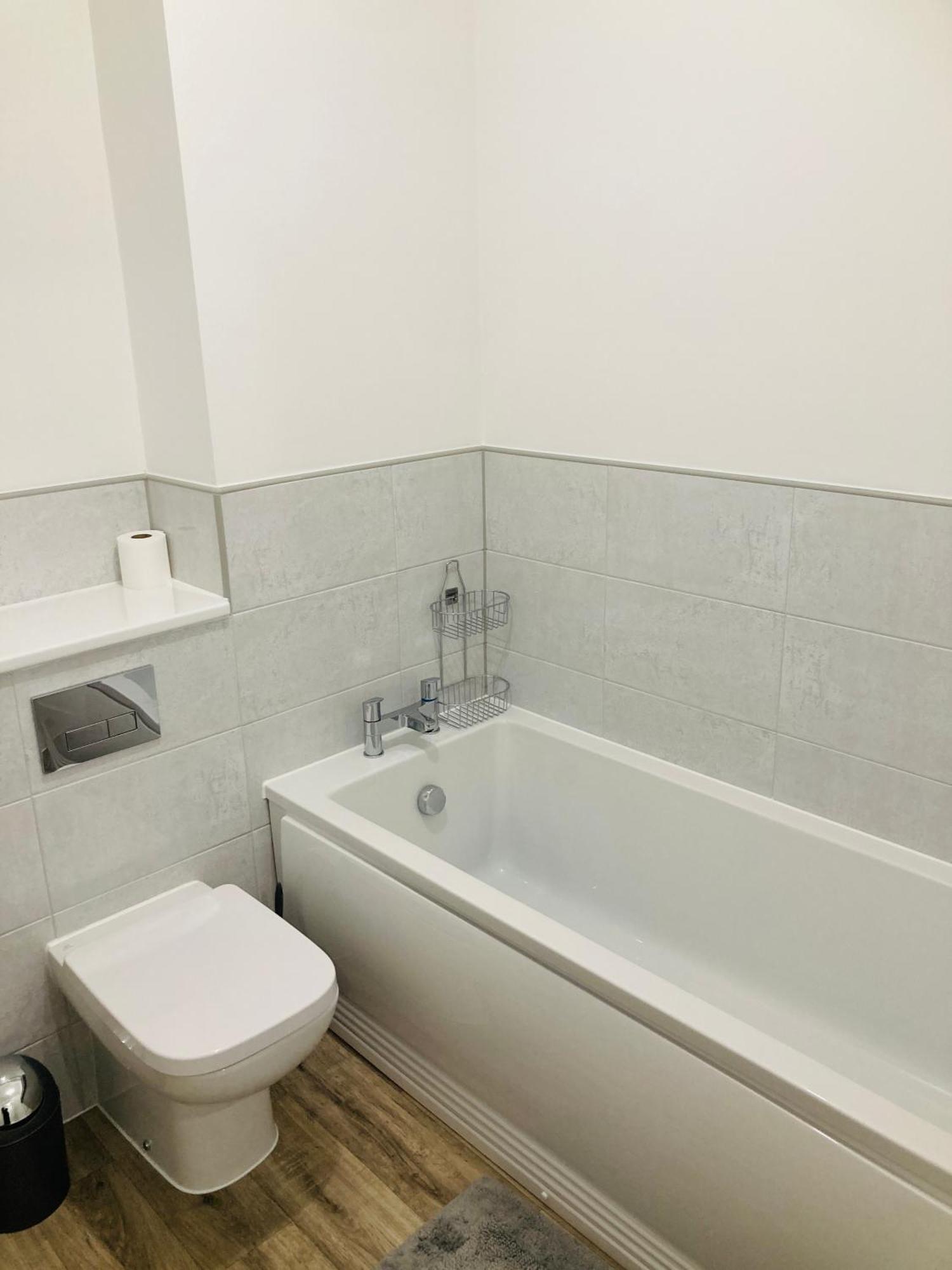 2 Bedroom Luxury Apartment! Center With Free Parking! Appartamento Derby