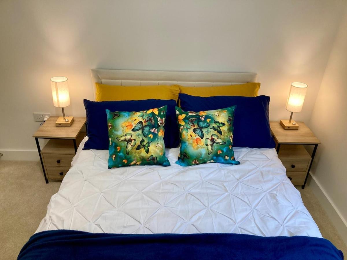 2 Bedroom Luxury Apartment! Center With Free Parking! * Derby