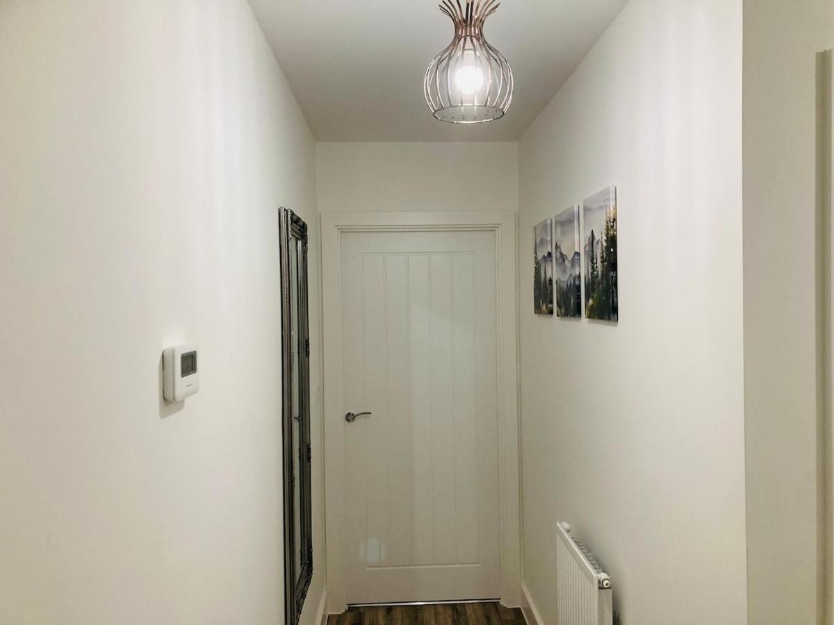 2 Bedroom Luxury Apartment! Center With Free Parking! Derby