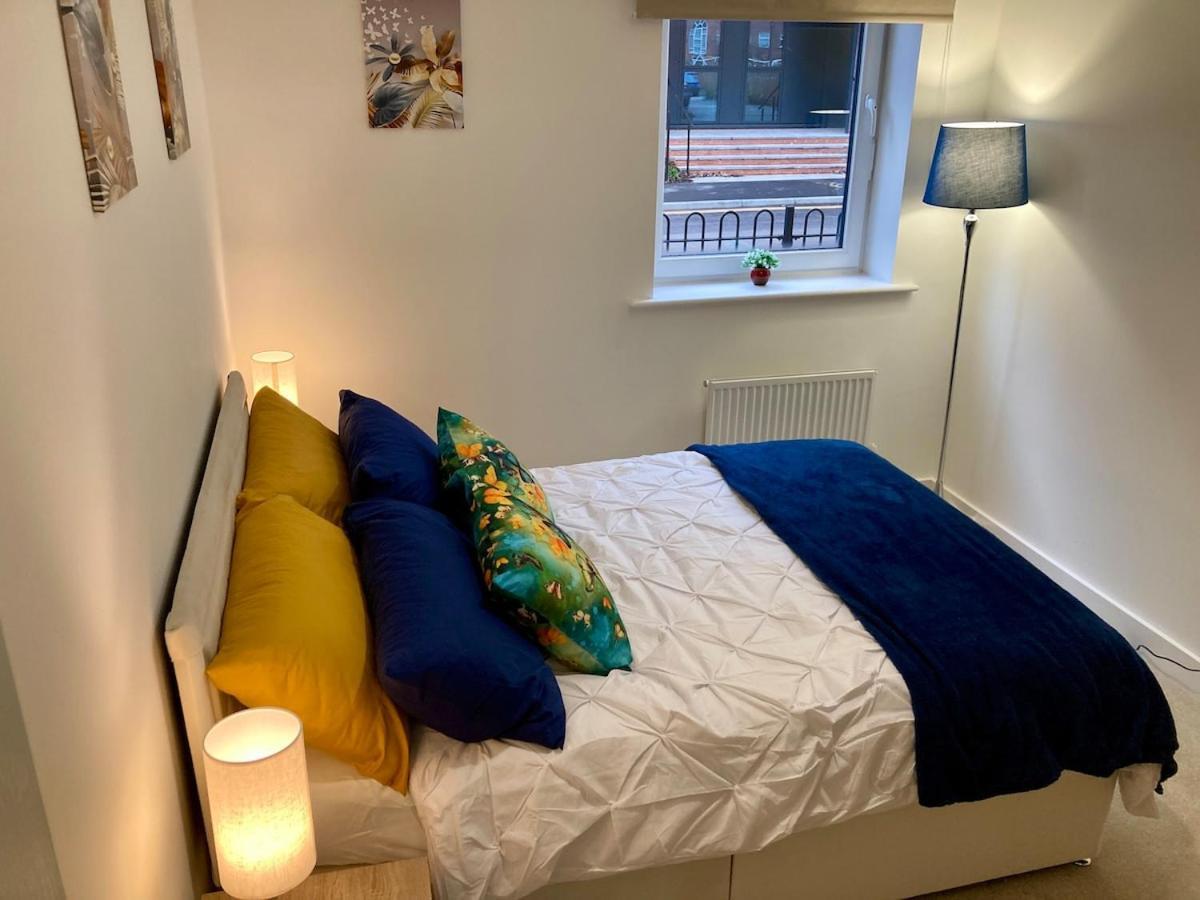 2 Bedroom Luxury Apartment! Center With Free Parking! * Derby