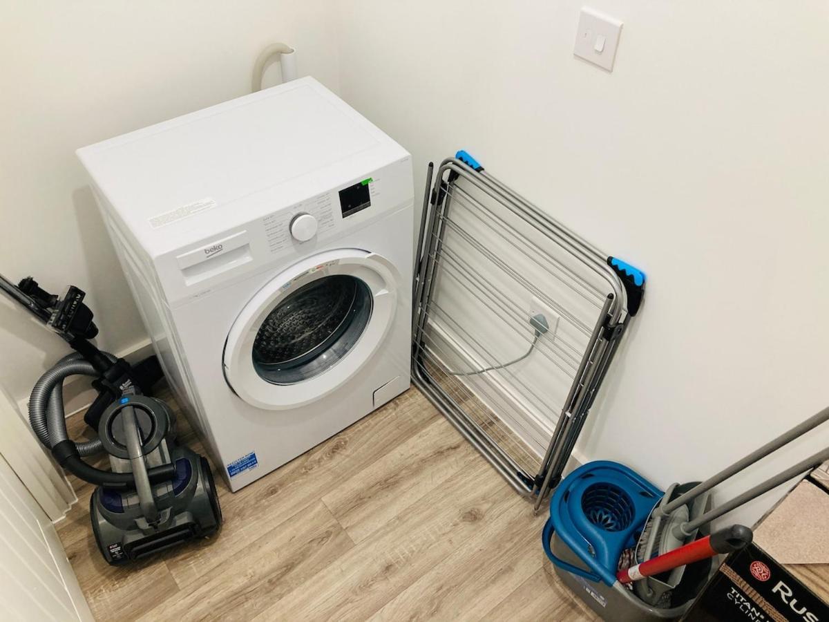 2 Bedroom Luxury Apartment! Center With Free Parking! Derby